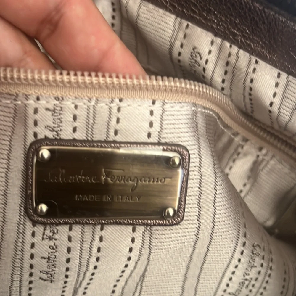 Salvatore Ferragamo Bag. Metallic Shoulder Leather Bag.‎